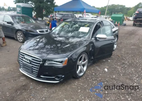 2013 Audi S8 4.0T z USA, uszkodzony, nr VIN WAUD2AFD9DN033113